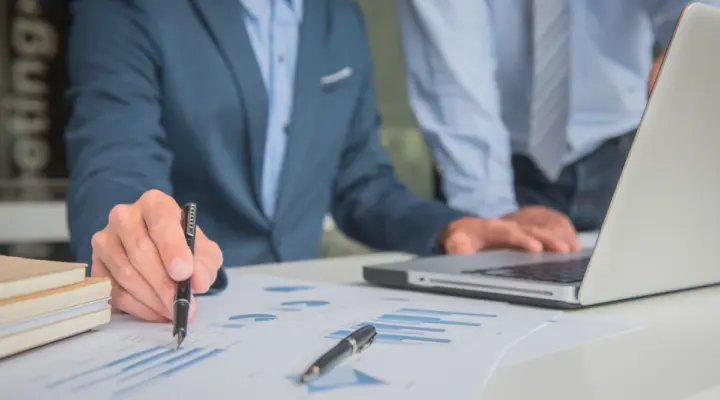 ¿En qué consiste el proceso de reestructuración financiera y refinanciación empresarial? 4 Reestructuración y refinanciación